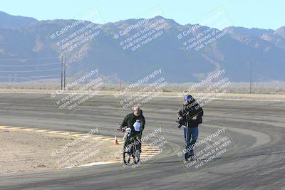 media/Jan-09-2025-Racers Edge (Thu) [[9e316ffd38]]/1-Around the Pits-Track Walk/